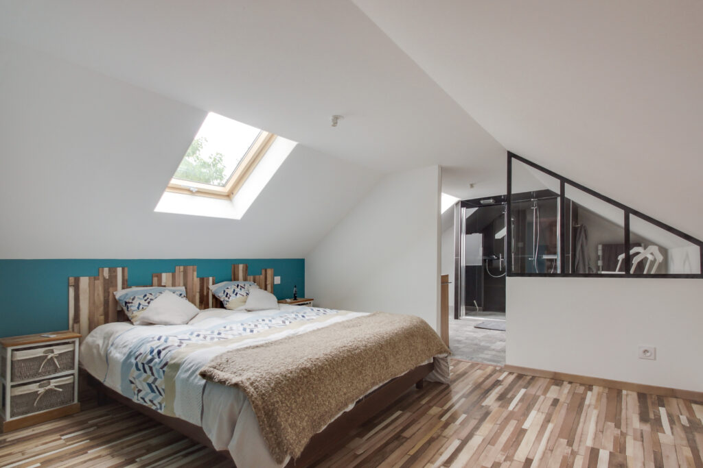 Architecture d’intérieur, décoration intérieure et déclaration de travaux, pour la création d’une suite parentale à partir d’un grenier inexploité