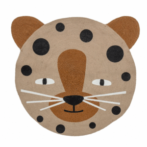 Naffie Tapis, Marron, Jute Le Tapis Naffie de Bloomingville MINI est un Tapis en jute arrondi aux belles couleurs naturelles. Le Tapis a la forme d'un léopard avec de petites oreilles. Parfait pour la chambre d’enfant. L104xH100 cm