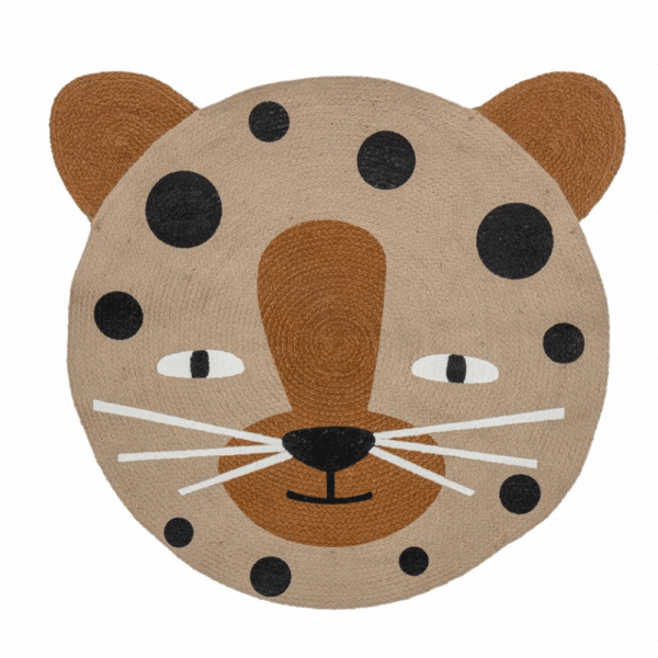 Naffie Tapis, Marron, Jute Le Tapis Naffie de Bloomingville MINI est un Tapis en jute arrondi aux belles couleurs naturelles. Le Tapis a la forme d'un léopard avec de petites oreilles. Parfait pour la chambre d’enfant. L104xH100 cm