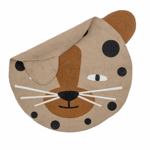 Naffie Tapis, Marron, Jute Le Tapis Naffie de Bloomingville MINI est un Tapis en jute arrondi aux belles couleurs naturelles. Le Tapis a la forme d'un léopard avec de petites oreilles. Parfait pour la chambre d’enfant. L104xH100 cm